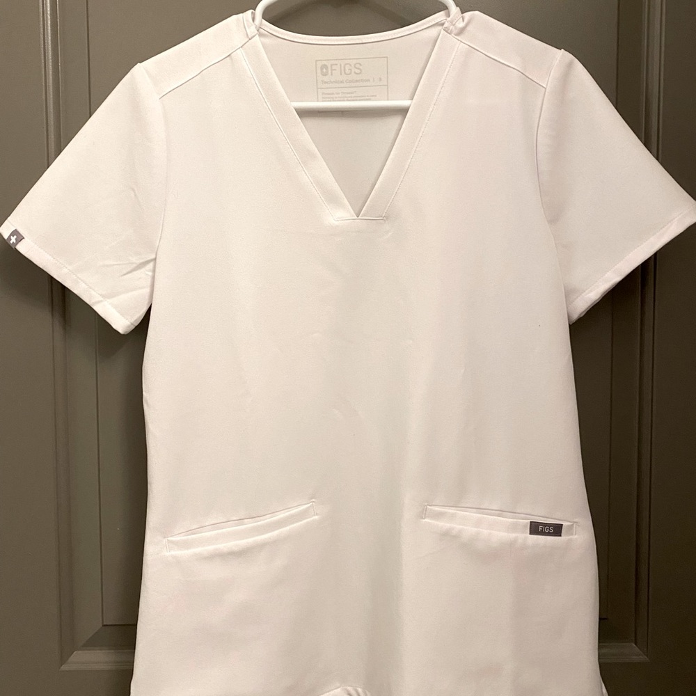 White Figs Casma Three Pocket Scrub Top Size Small